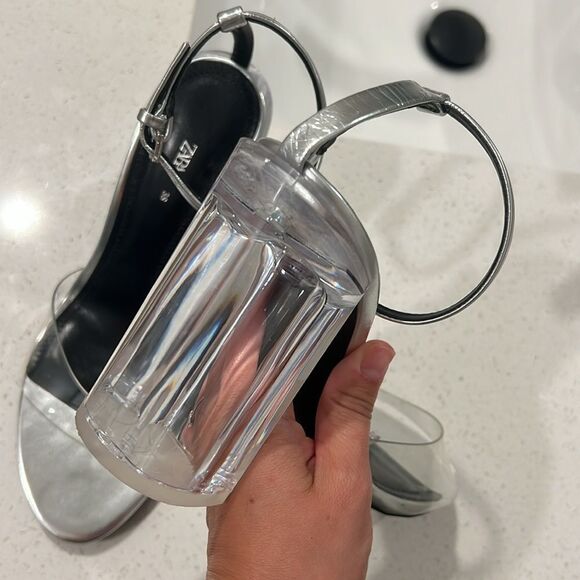 Zara • Silver wide heel vinyl sandals - Picture 10 of 10